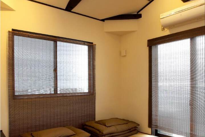 Room 6 of 30