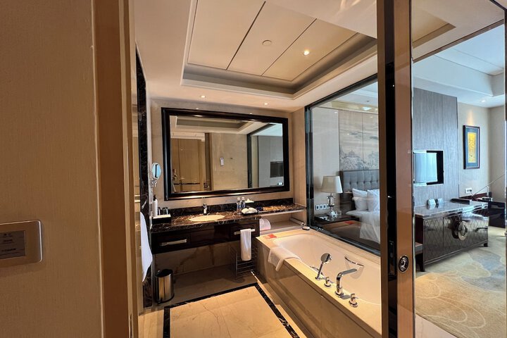 Room 14 of 39