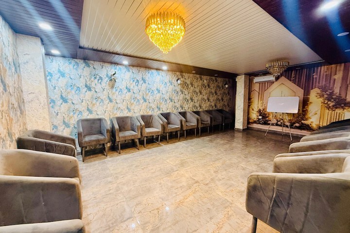 Ballroom/Hall 23 of 25