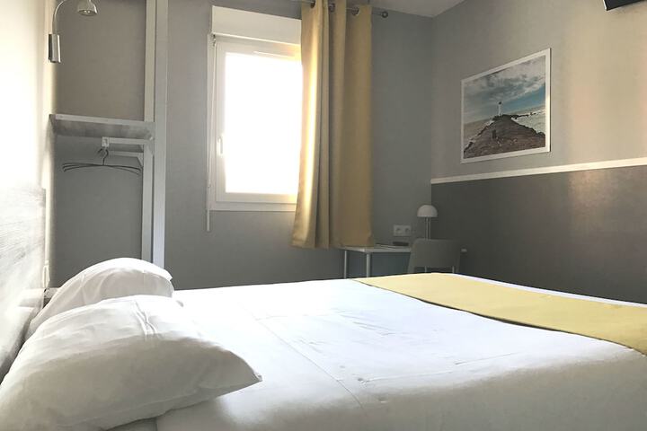 Room 3 of 48