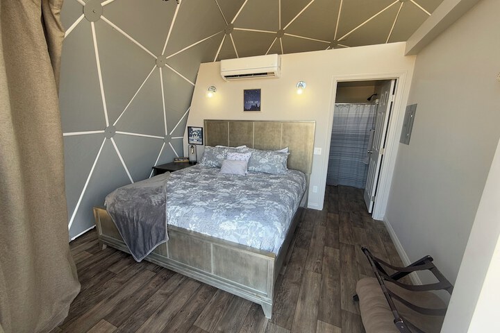 Room 4 of 163