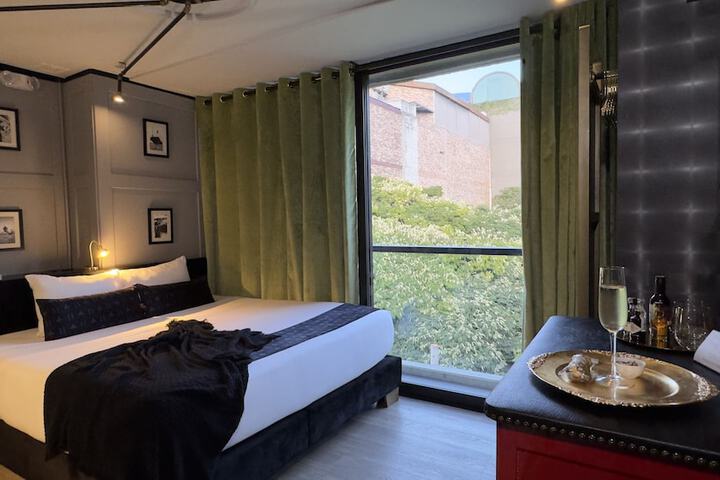 Room 52 of 99