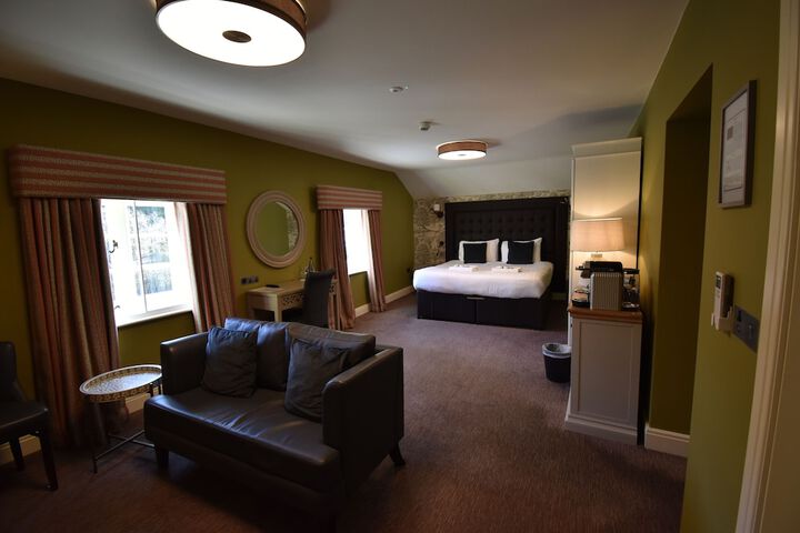 Room 27 of 72