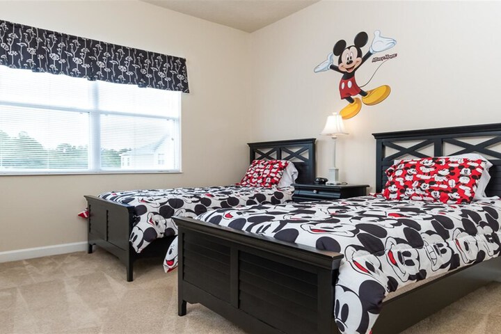 Room 7 of 42