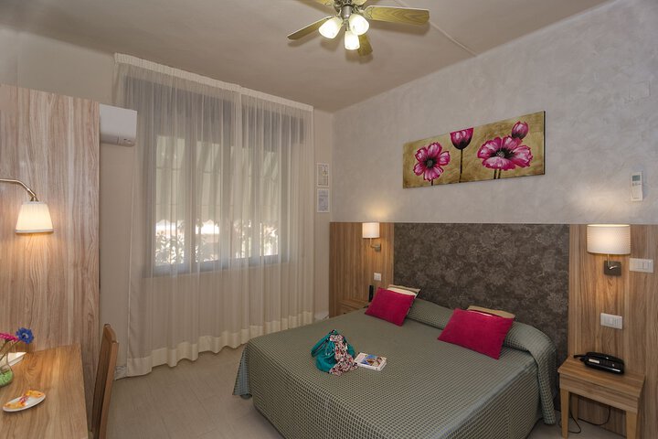 Room 14 of 68