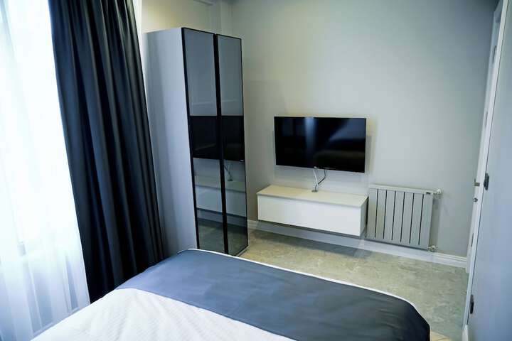 Room 6 of 94