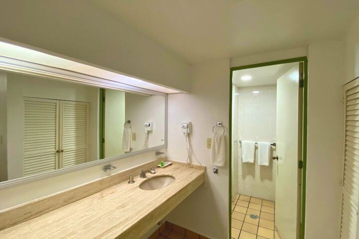 Room 12 of 35