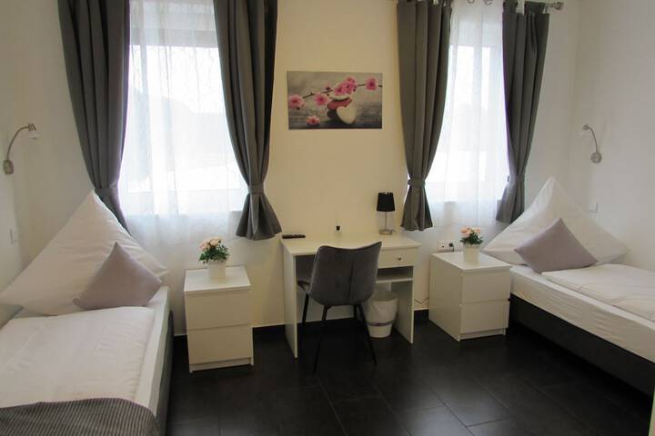 Room 5 of 11