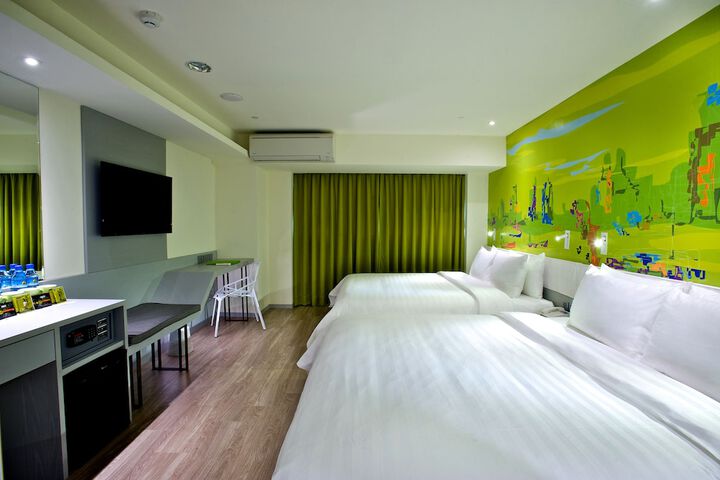 Room 8 of 42