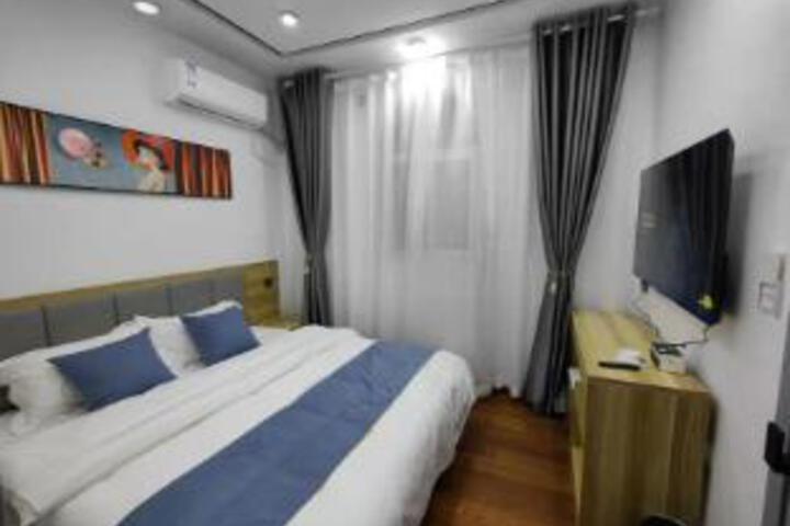 Room 4 of 6