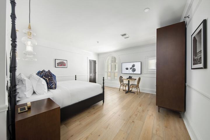 Room 14 of 114