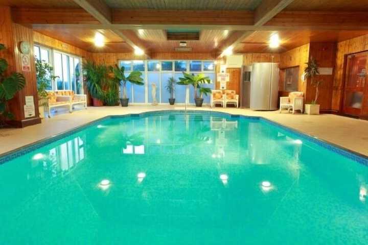 Hotel Pool
