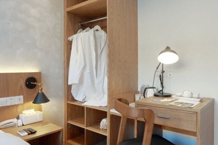 Room 15 of 43