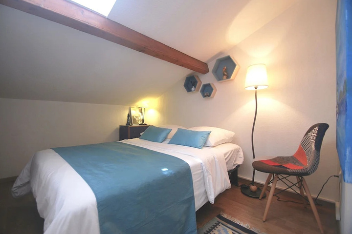 Room 3 of 8