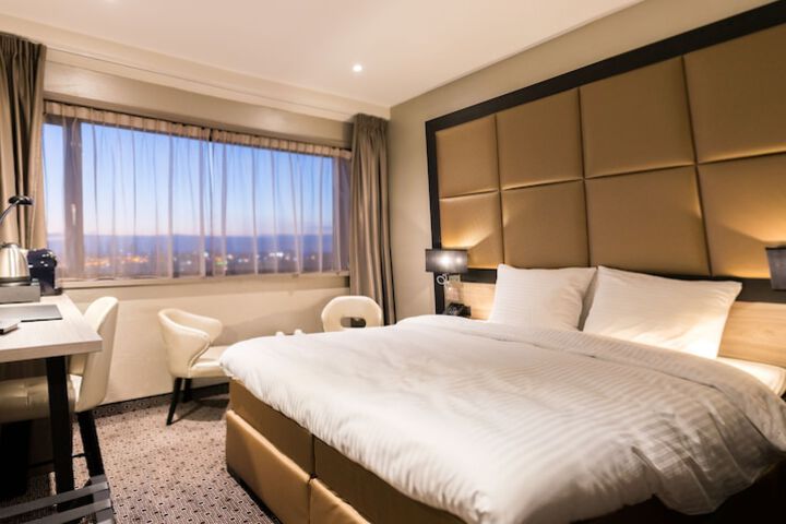 Room 11 of 36