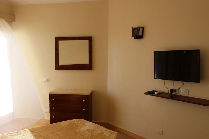 Room 5 of 70