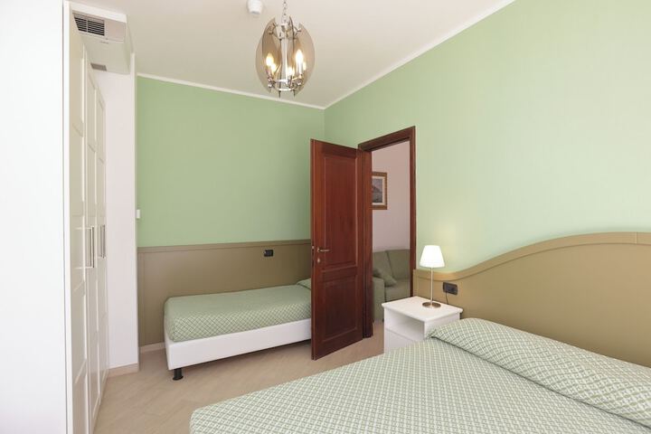 Room 21 of 100