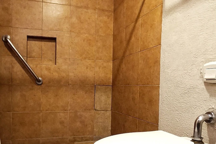 Room 33 of 43