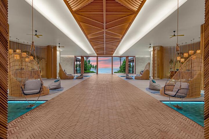 Entrance & Lobby