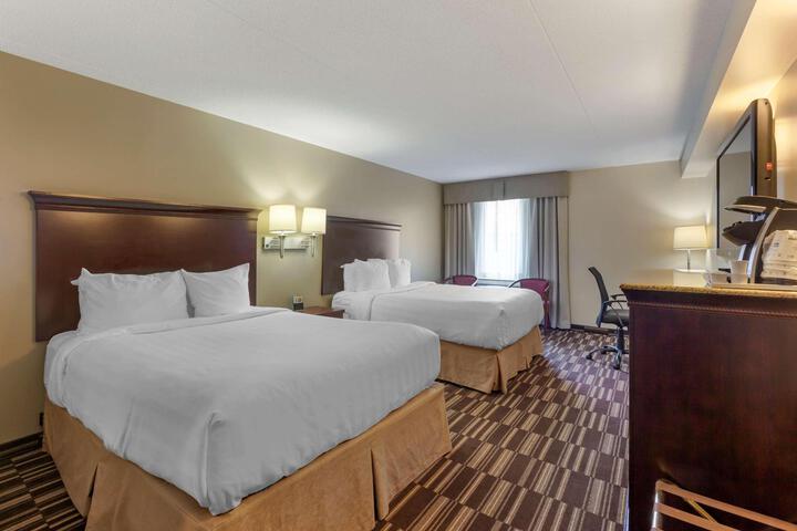 2 Queen Beds Microwave and Refrigerator WiFi (4 of 10)