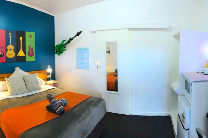 Room 5 of 91