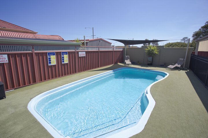 Pool 4 of 9