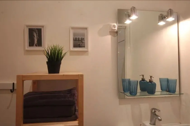 Room 8 of 8
