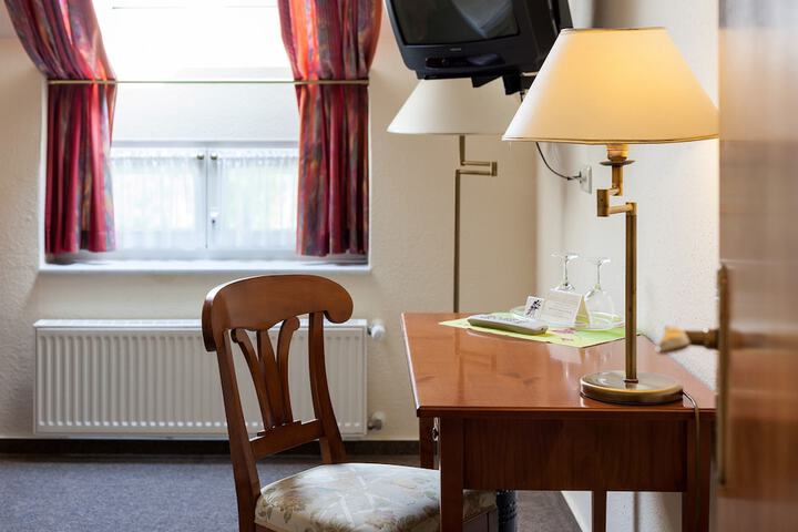 Room 6 of 27