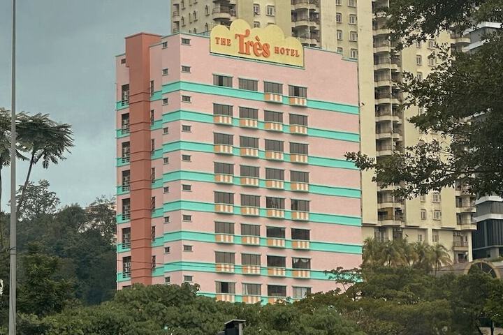 The Très Hotel