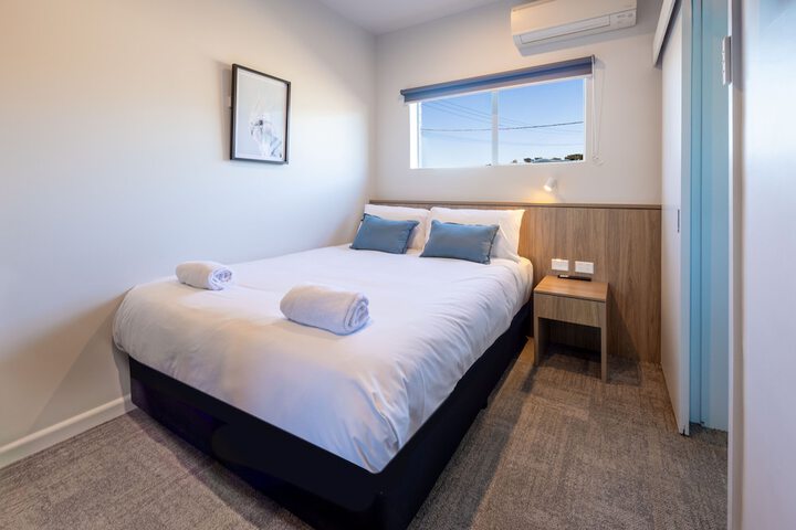 Room 6 of 13