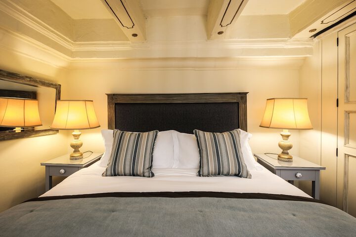 Room 4 of 130