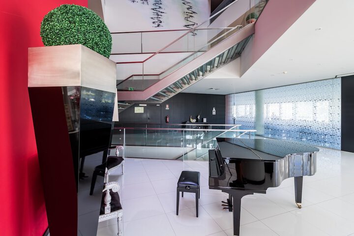 Entrance & Lobby