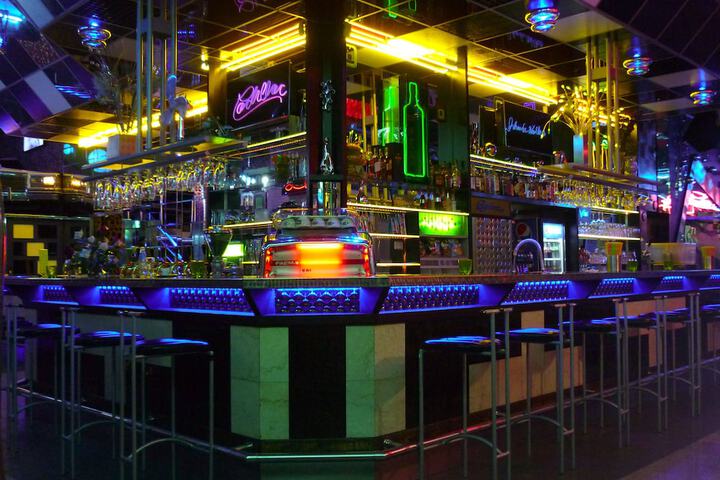 Lounge 64 of 99