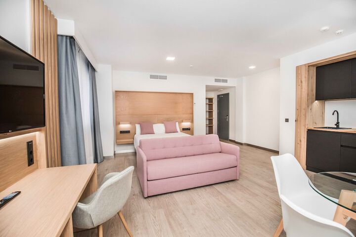Room 16 of 30