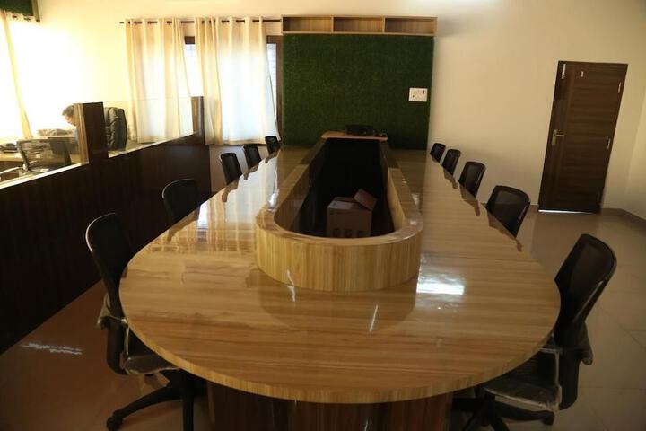 Business Center 24 of 32