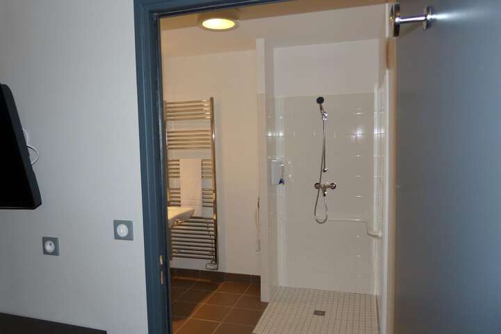 Room 34 of 60