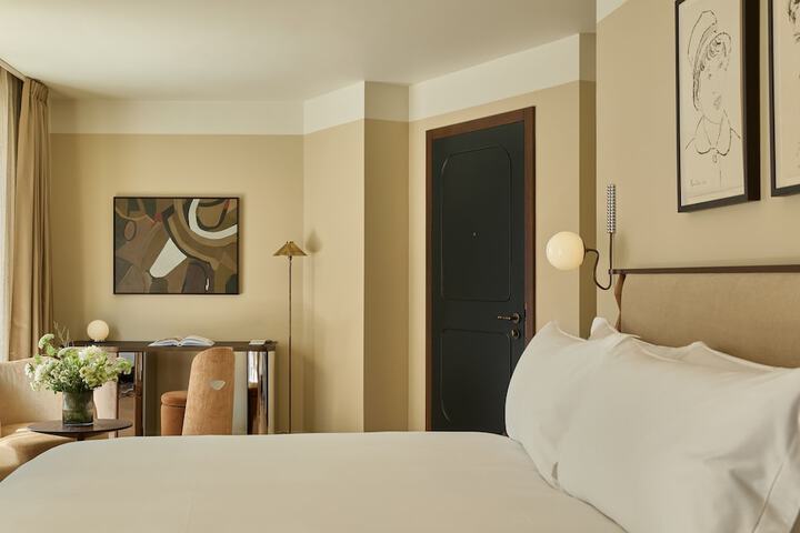 Room 10 of 109