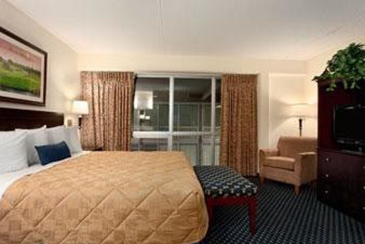 Room 7 of 16