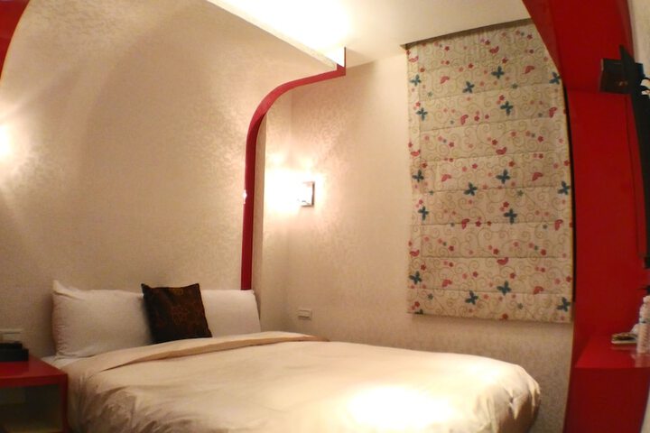 Room 8 of 34