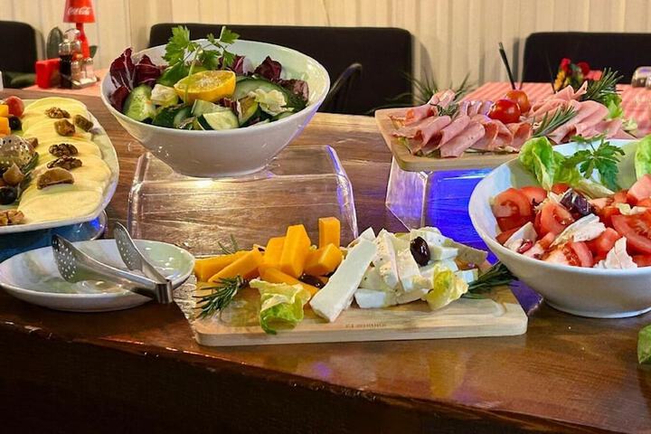Dining 90 of 108