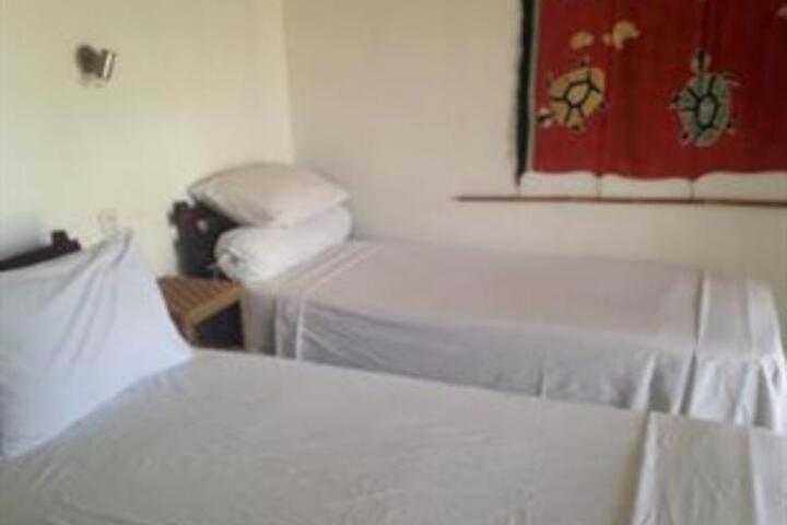 Room 4 of 8