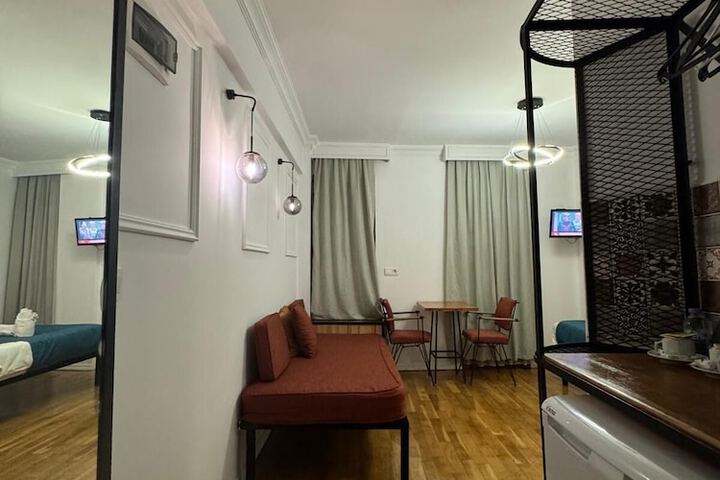 Room 16 of 25
