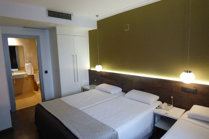 Room 37 of 193