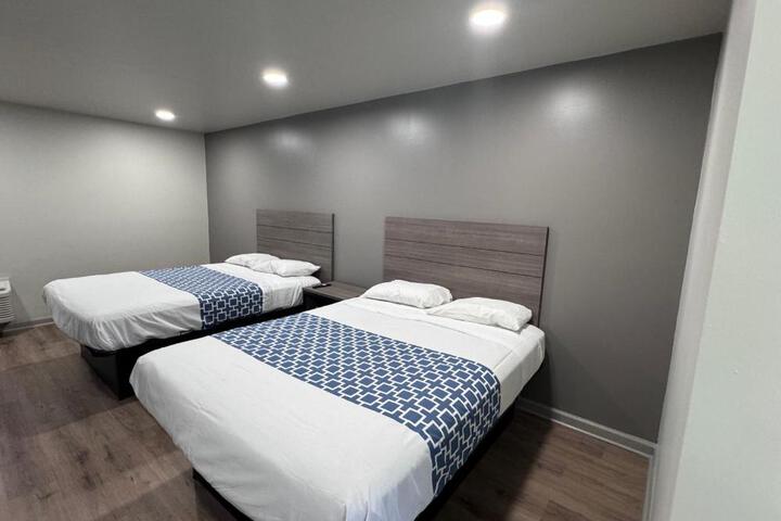 1 Double Bed (2 of 3)