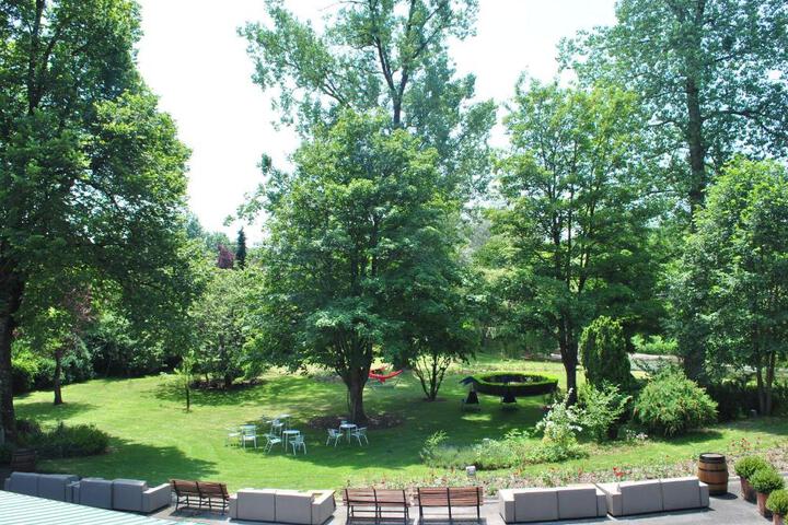 La Roseraie. Gaume-Ardenne-lacuisine sur Semois.