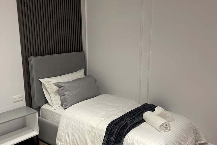 Room 9 of 35