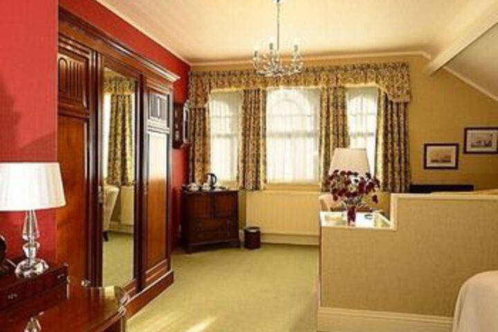 Room 10 of 17