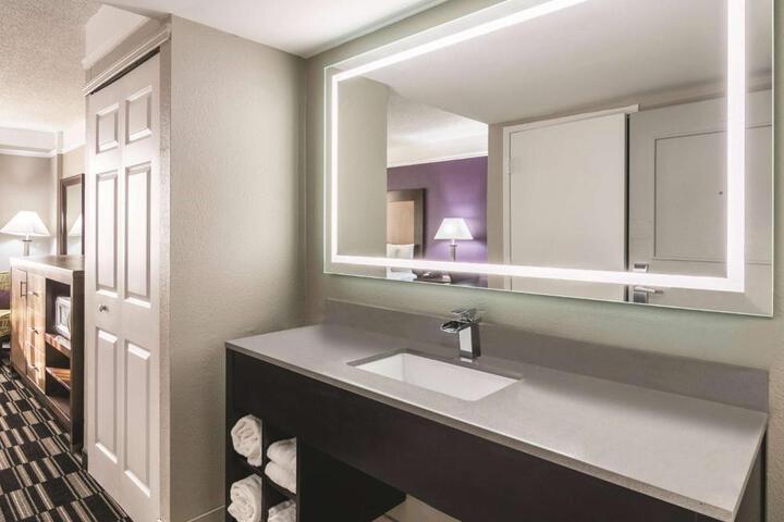 1 King Bed Mobility Hearing Impaired Accessible Room Bathtub with Grab Bars (3 of 20)