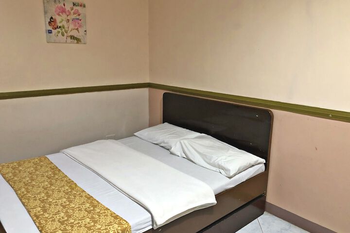 Room 13 of 40