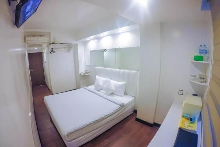 Room 13 of 66